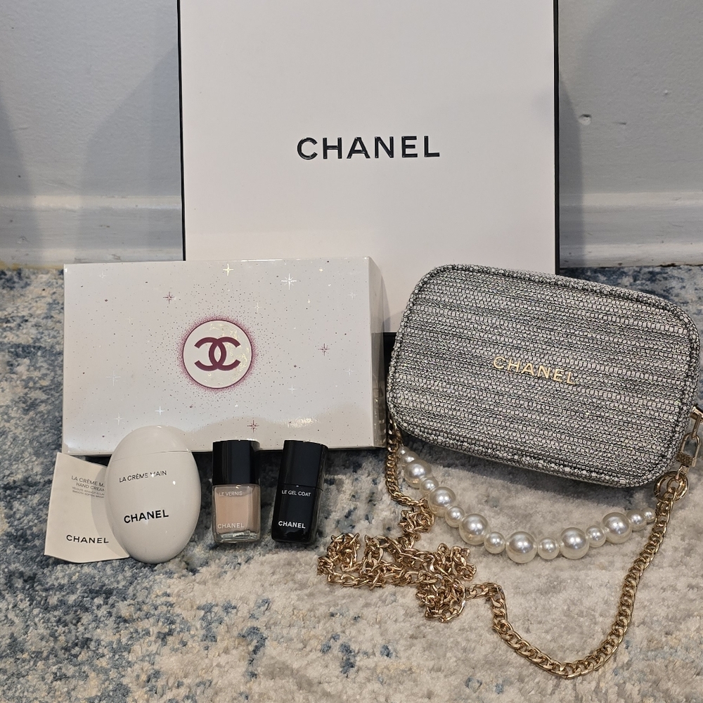 Chanel 2022 Stay Polished Holiday Gift Set